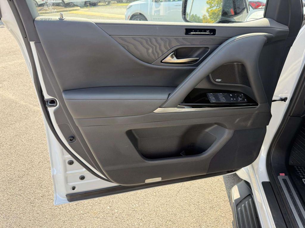 صورة مصغرة 12 لـ 2025 Lexus LX 700H LUXURY