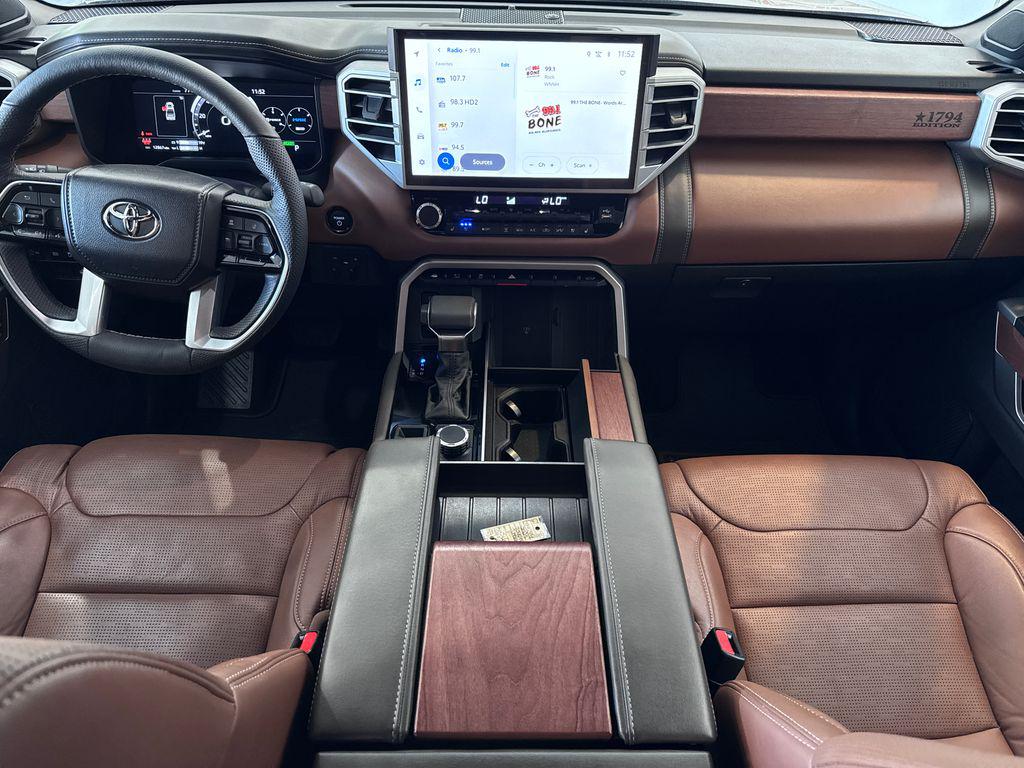 صورة مصغرة 13 لـ 2025 Toyota TUNDRA HYBRID 1794 EDITION