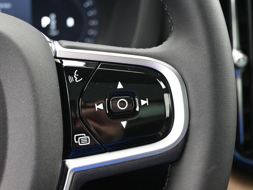 2026 Volvo XC60 B5 PLUS — фото 10
