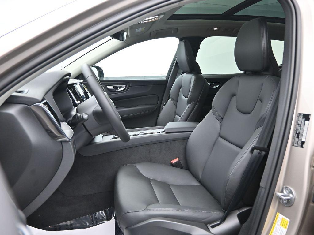 صورة مصغرة 21 لـ 2025 Volvo XC60 B5 CORE