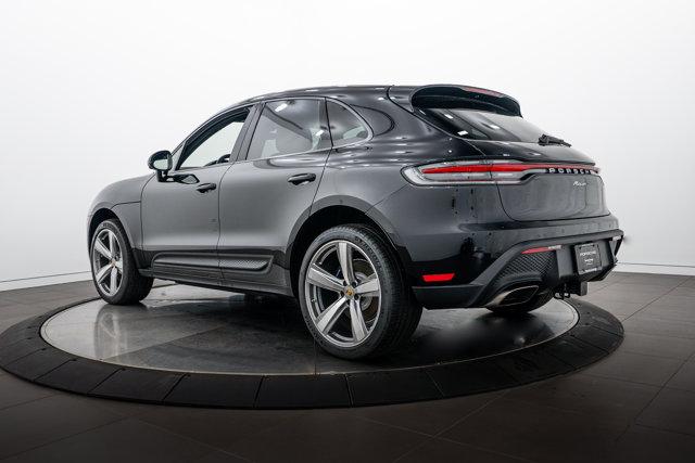 2026 Porsche MACAN BASE — фото 3