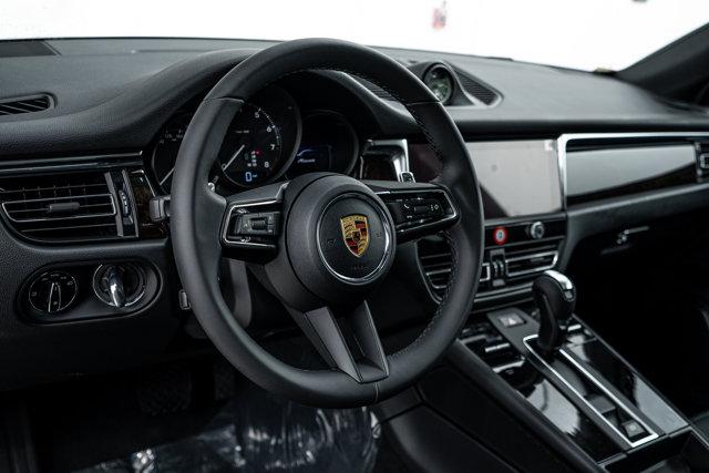 2026 Porsche MACAN — миниатюра 16