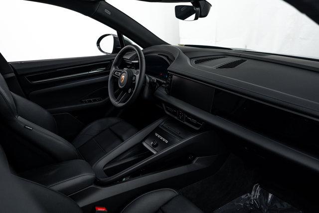صورة 14 لـ 2025 Porsche MACAN 4S