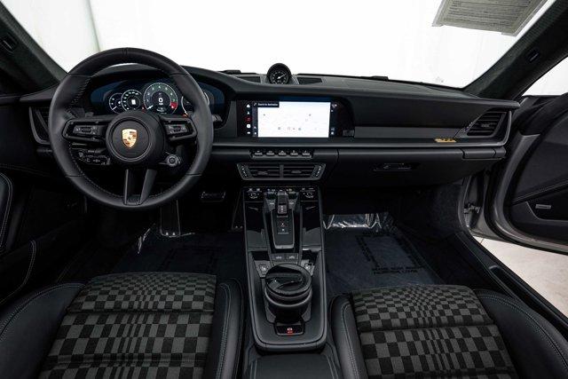 صورة مصغرة 12 لـ 2026 Porsche 911 SPIRIT 70 CABRIOLET