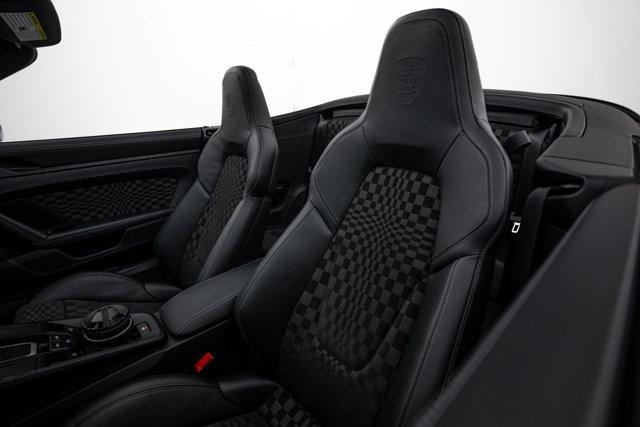صورة مصغرة 24 لـ 2026 Porsche 911 SPIRIT 70 CABRIOLET
