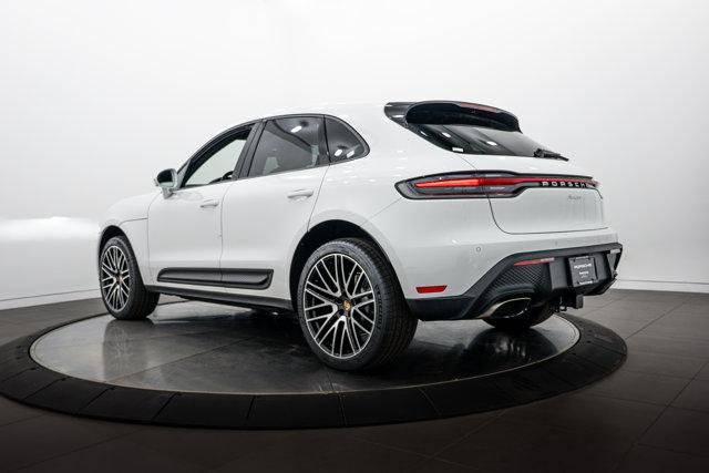 2026 Porsche MACAN BASE — фото 3