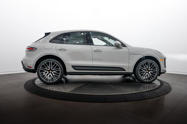 2026 Porsche MACAN BASE — фото 8