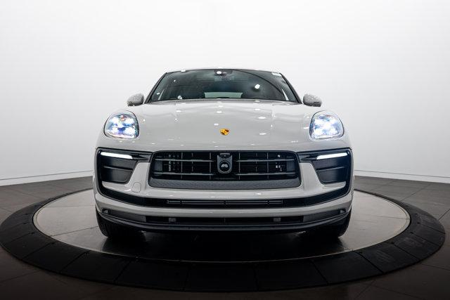 2026 Porsche MACAN BASE — фото 10