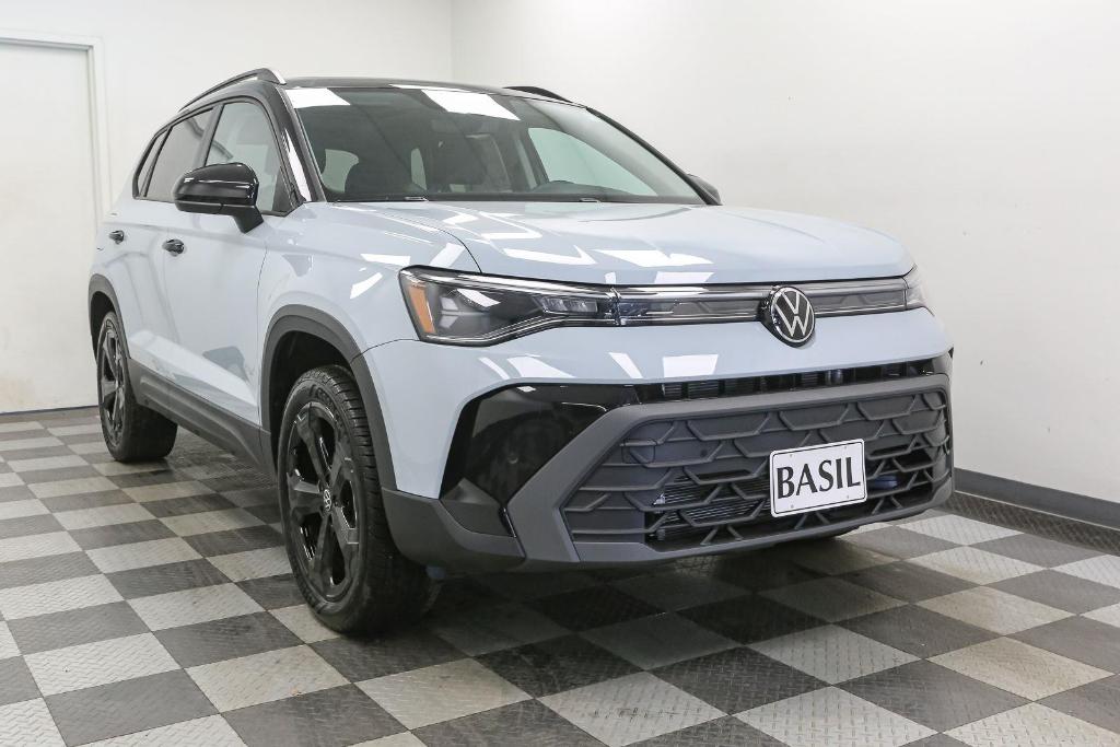 New 2026 Volkswagen Taos 1.5T SE Black