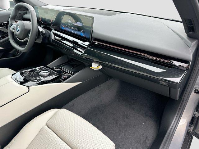 2026 BMW 530 I — миниатюра 24