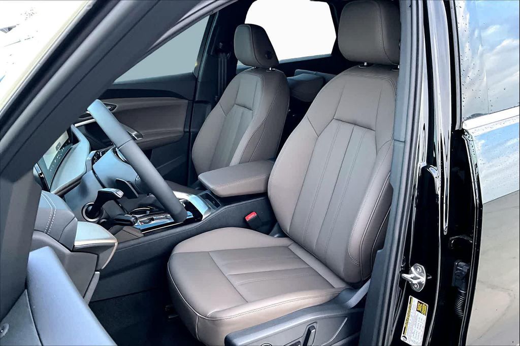 صورة 9 لـ 2026 AUDI Q5 PREMIUM PLUS TFSI QUATTRO S TRONIC