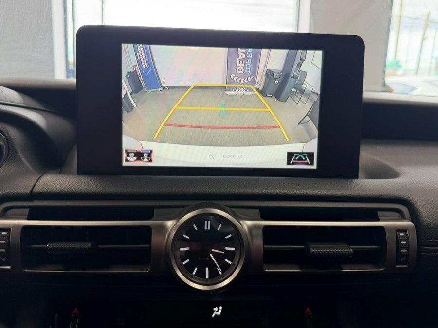 صورة مصغرة 58 لـ 2021 Lexus IS 300 BASE