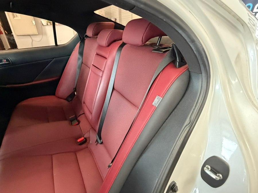 صورة مصغرة 26 لـ 2021 Lexus IS 300 BASE