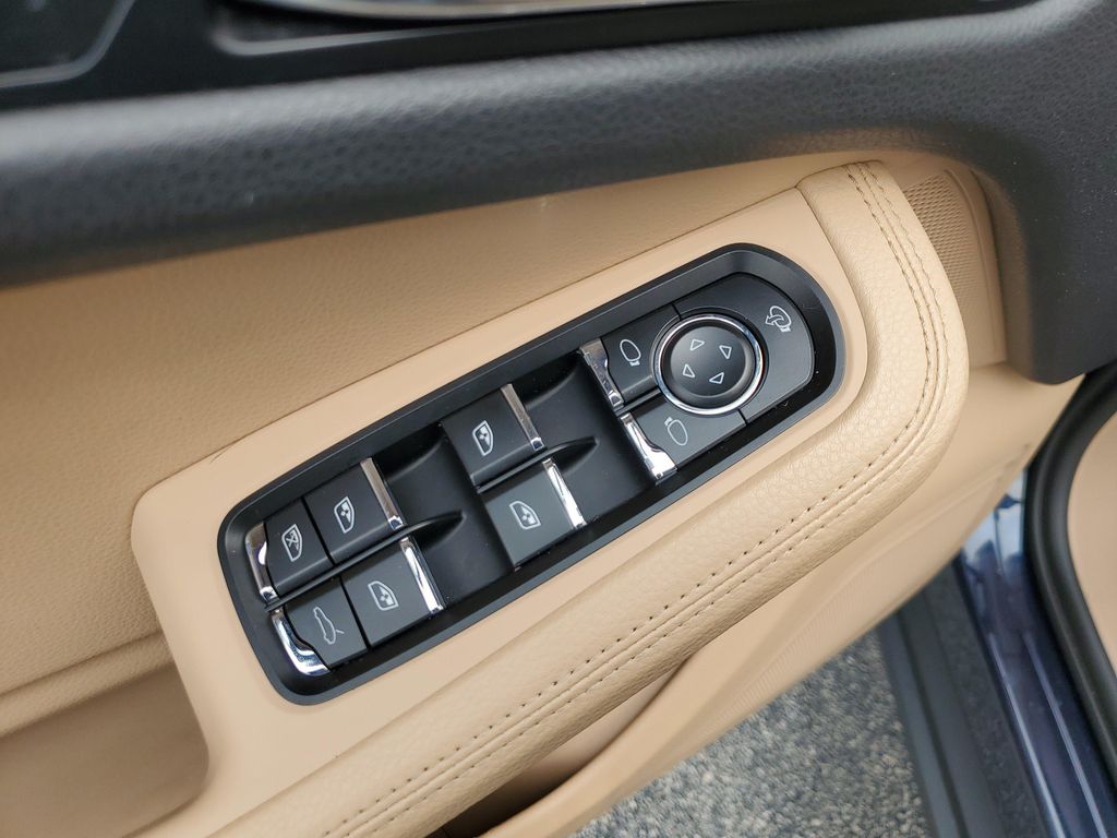 2023 Porsche MACAN — миниатюра 19