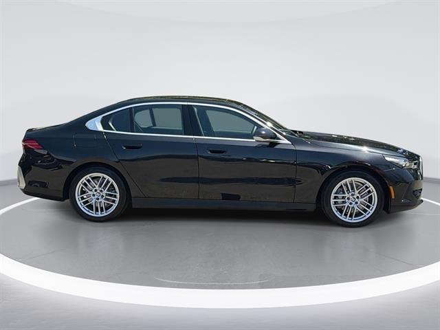 2025 BMW 530 I — фото 3