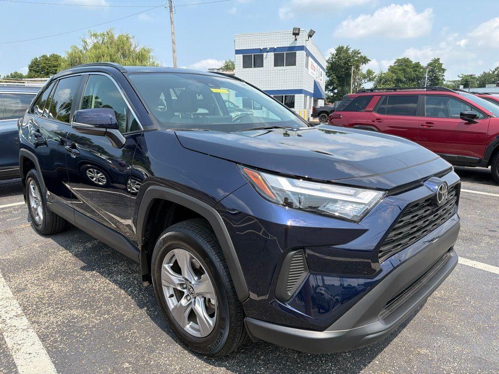 2025 Toyota RAV4 XLE 照片 1