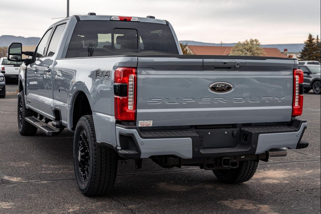 2026 FORD F-350 LARIAT 照片 6