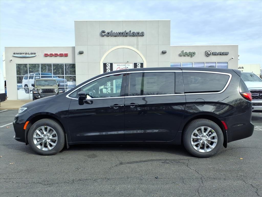 New 2026 Chrysler Pacifica Select