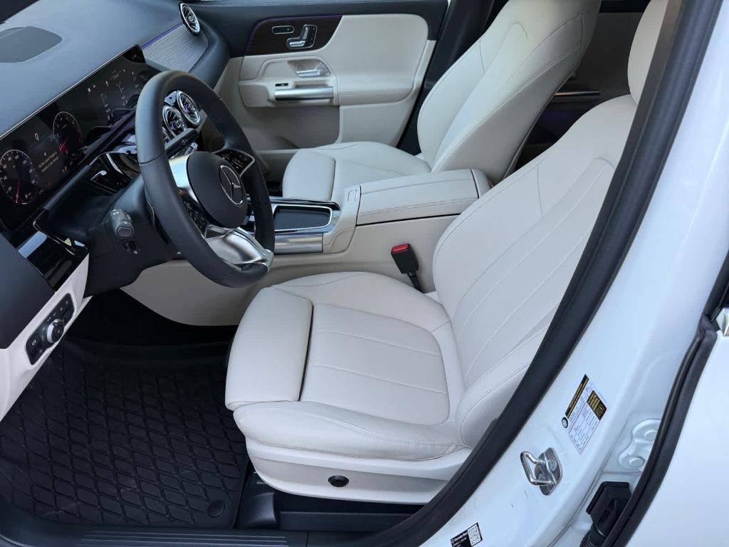 MERCEDES-BENZ GLA - 10