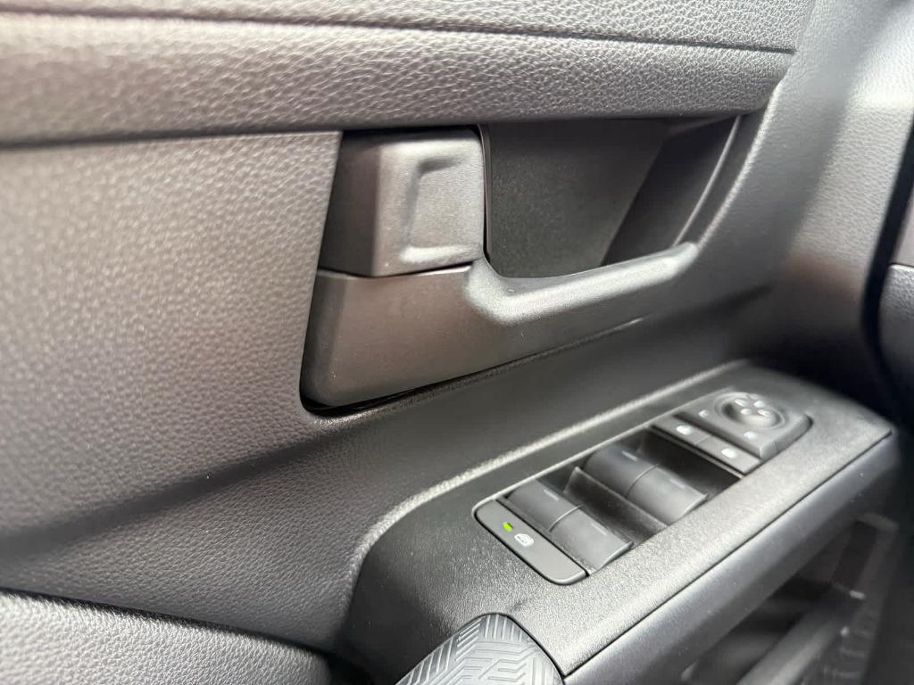 صورة مصغرة 28 لـ 2025 Toyota 4RUNNER SR5