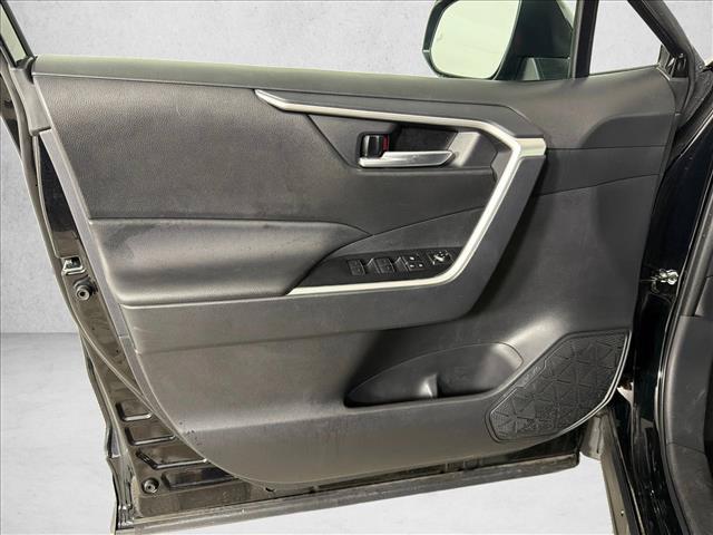 صورة 10 لـ 2025 Toyota RAV4 XLE