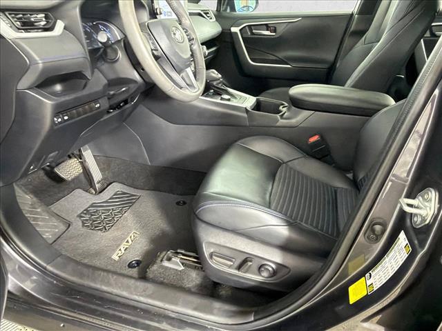 2024 Toyota RAV4 HYBRID SE photo 10