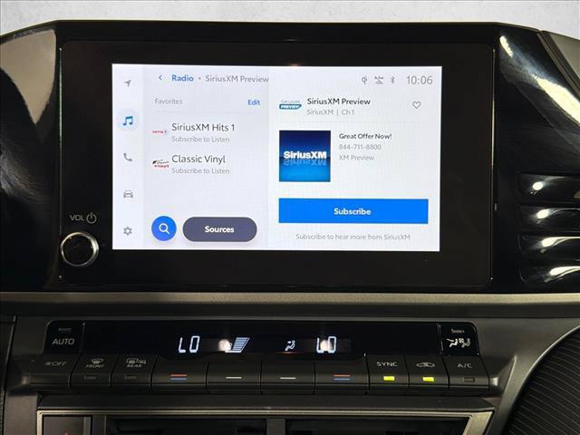 2025 Toyota CAMRY SE thumbnail 28