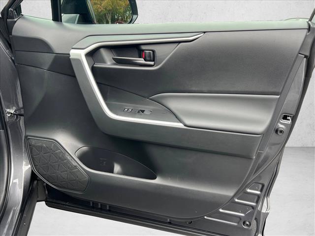 2025 Toyota RAV4 LE — миниатюра 14