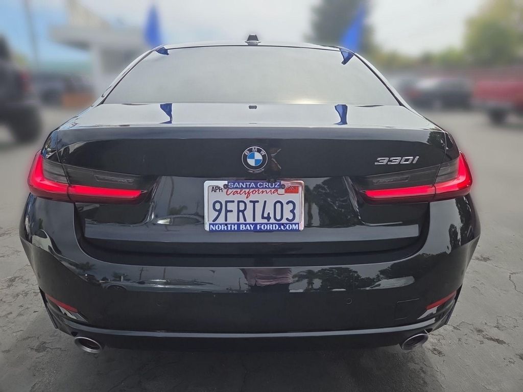 صورة 9 لـ 2023 BMW 330 330I