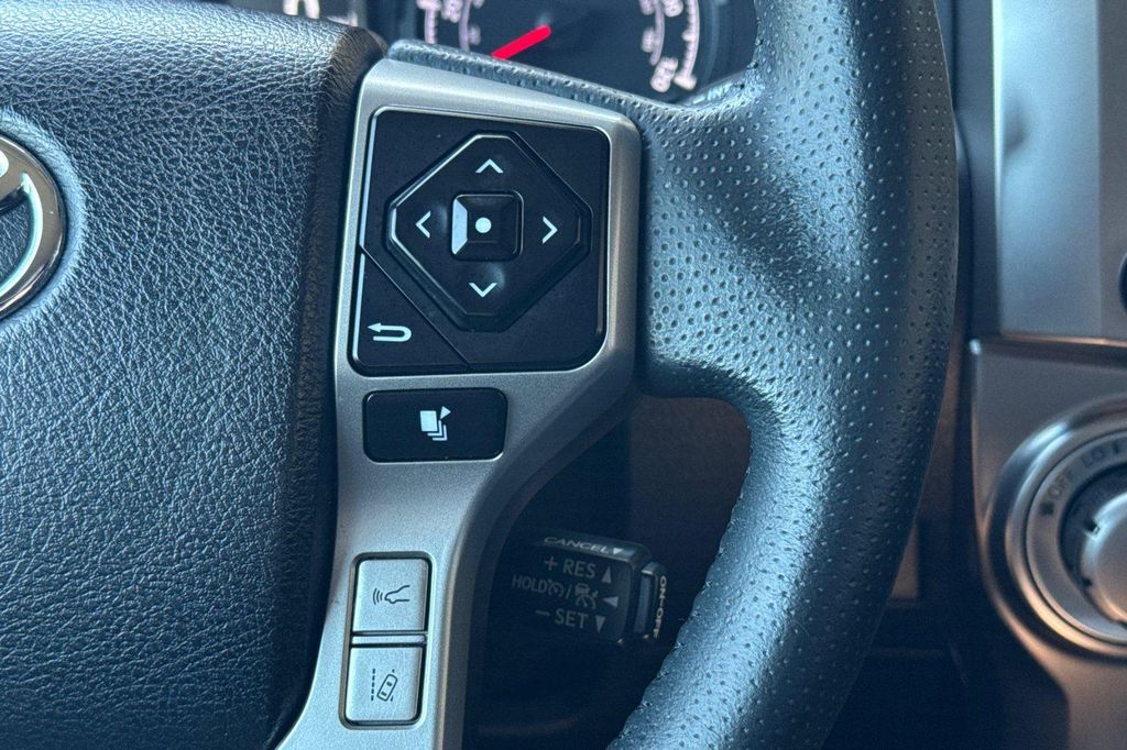 2024 Toyota 4RUNNER SR5 — миниатюра 25