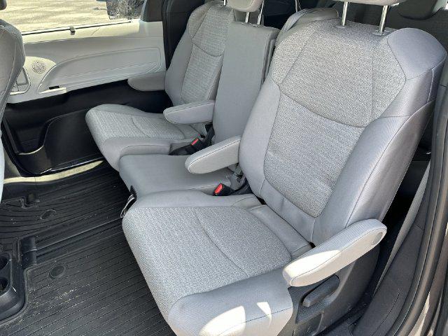 صورة مصغرة 26 لـ 2025 Toyota SIENNA LE