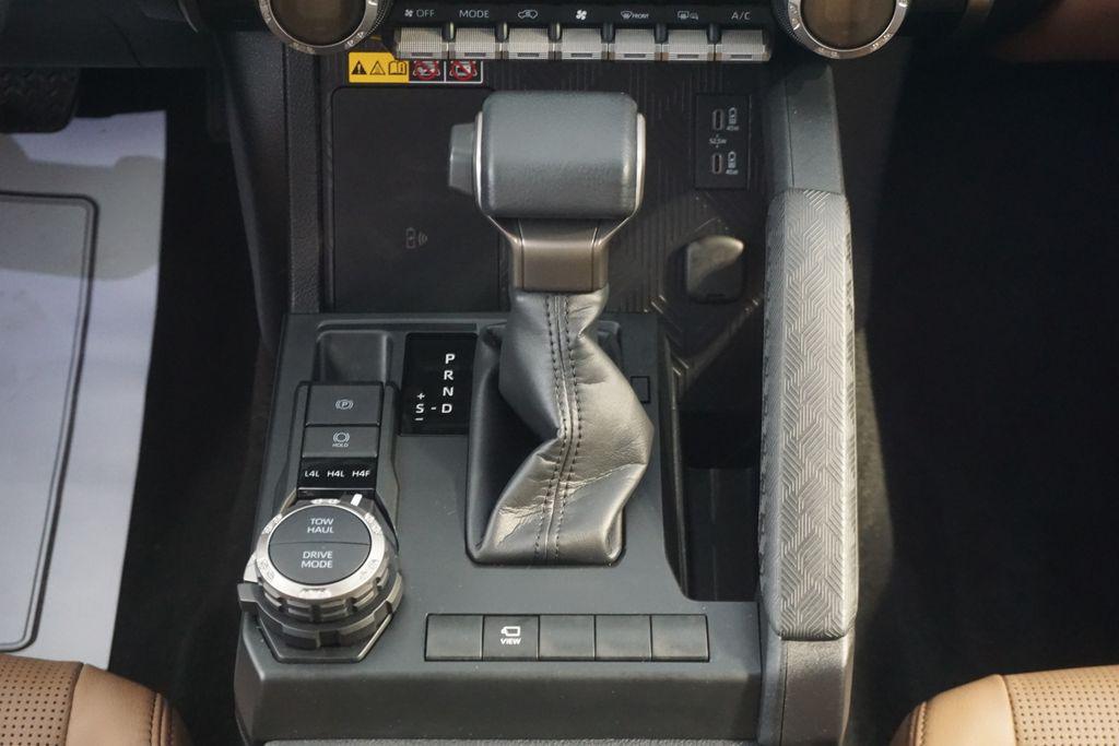 صورة مصغرة 34 لـ 2025 Toyota 4RUNNER LIMITED