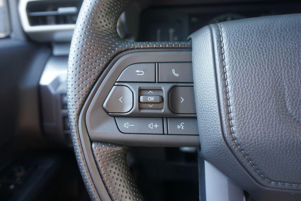 2026 Toyota TACOMA SR5 — фото 4