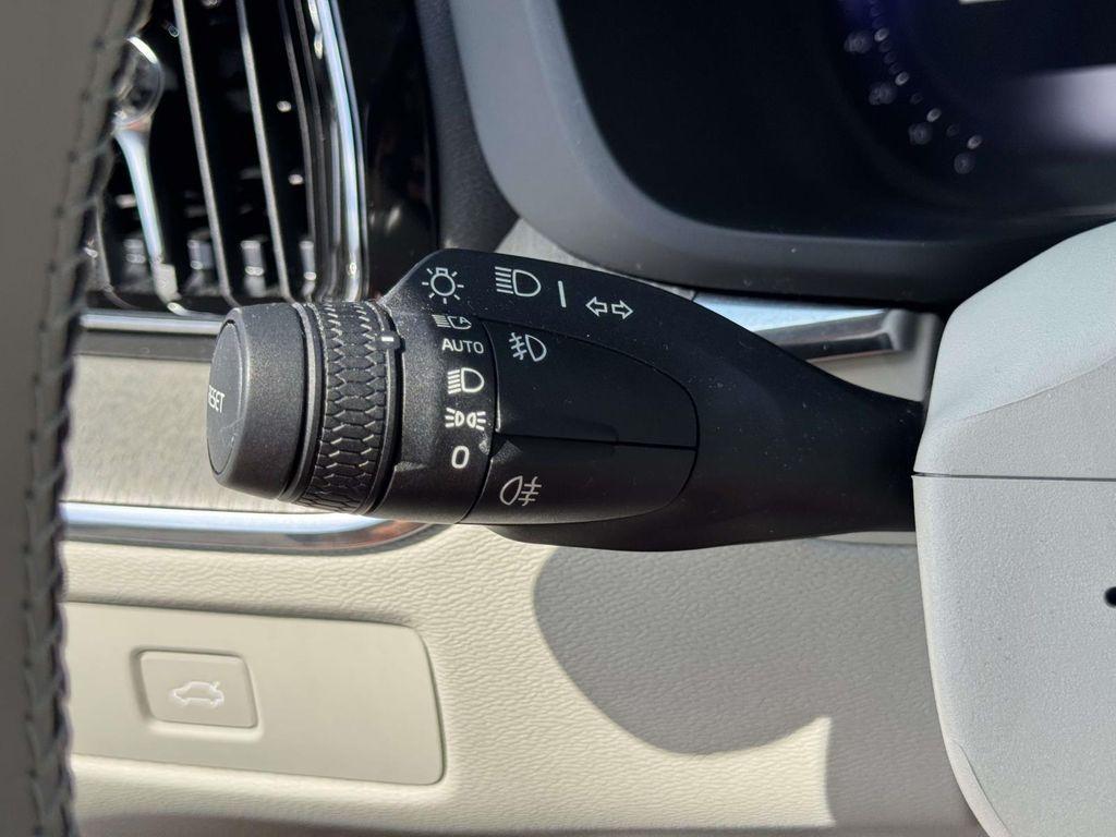 2024 Volvo XC60 B5 PLUS DARK THEME 缩略图 25