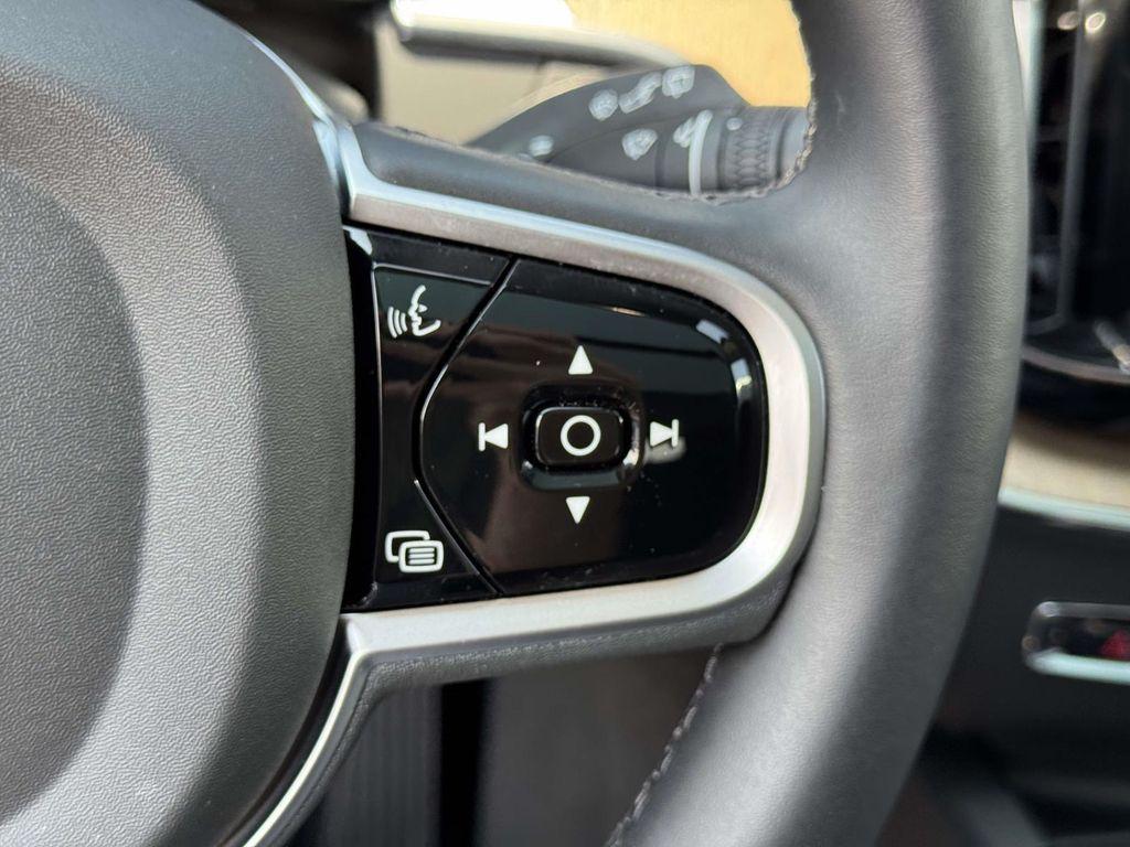 صورة مصغرة 19 لـ 2026 Volvo XC60 B5 PLUS