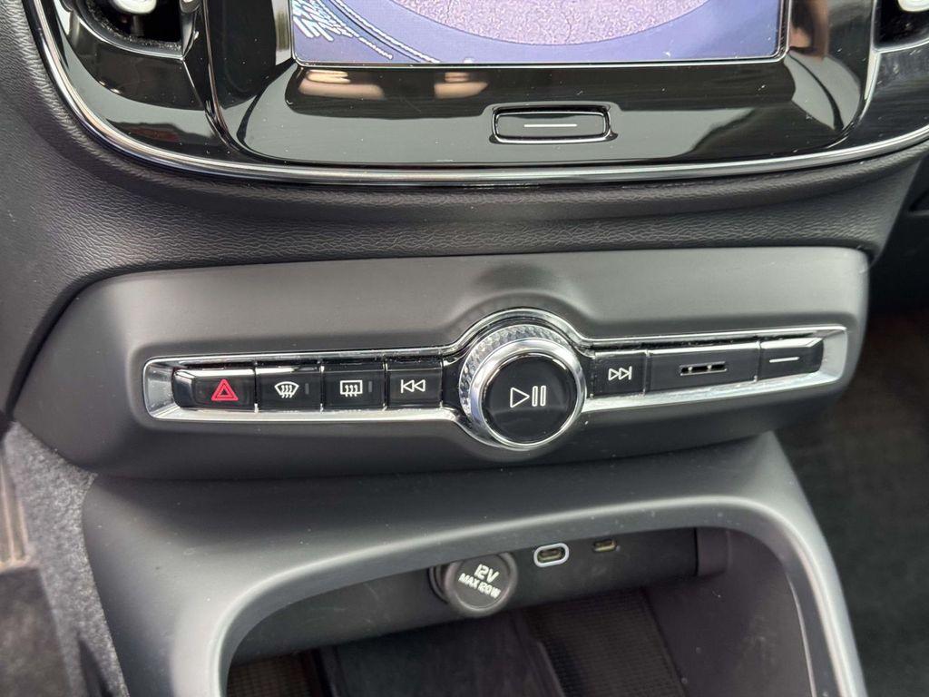 2023 Volvo XC40 B5 PLUS DARK THEME thumbnail 28