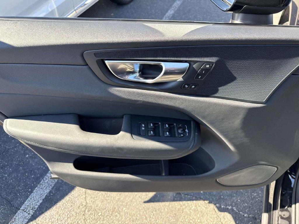 صورة مصغرة 14 لـ 2026 Volvo XC60 B5 PLUS