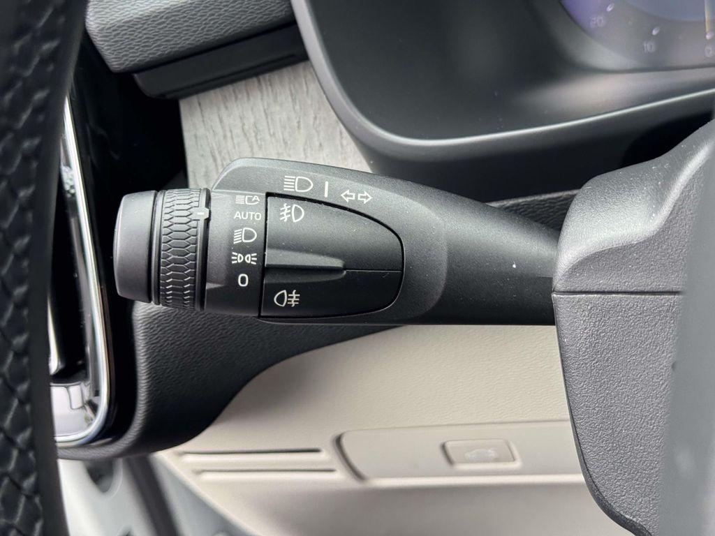 صورة مصغرة 24 لـ 2023 Volvo XC40 B5 PLUS BRIGHT THEME