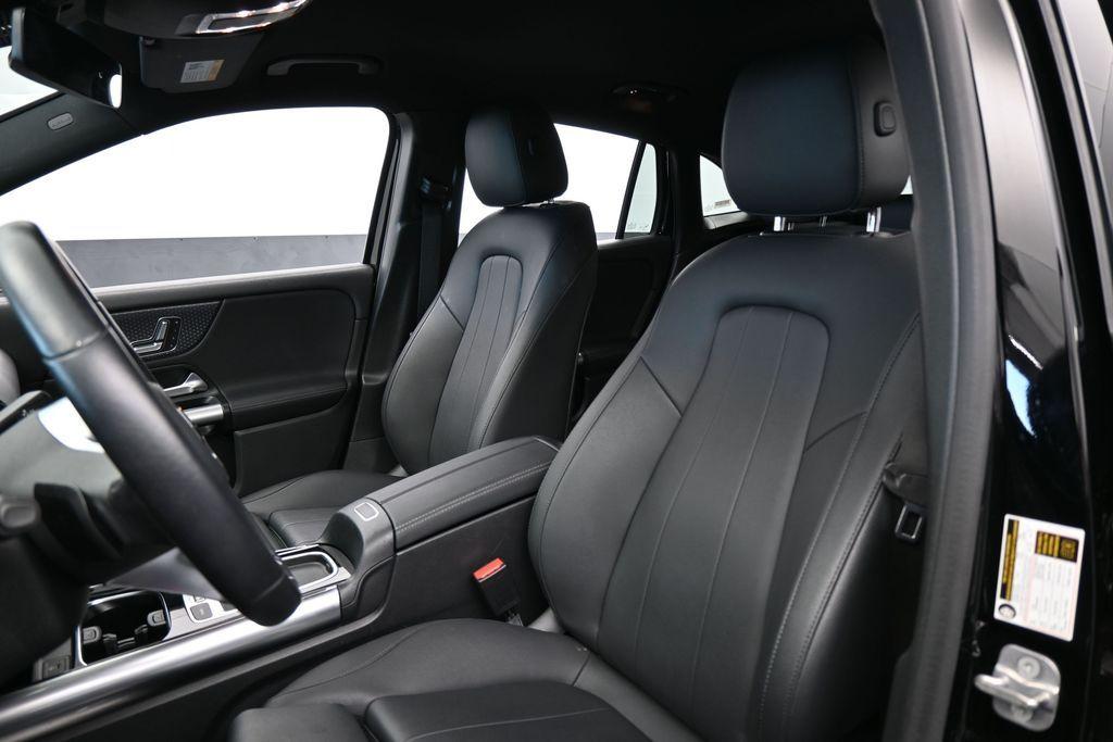 MERCEDES-BENZ GLA - 10