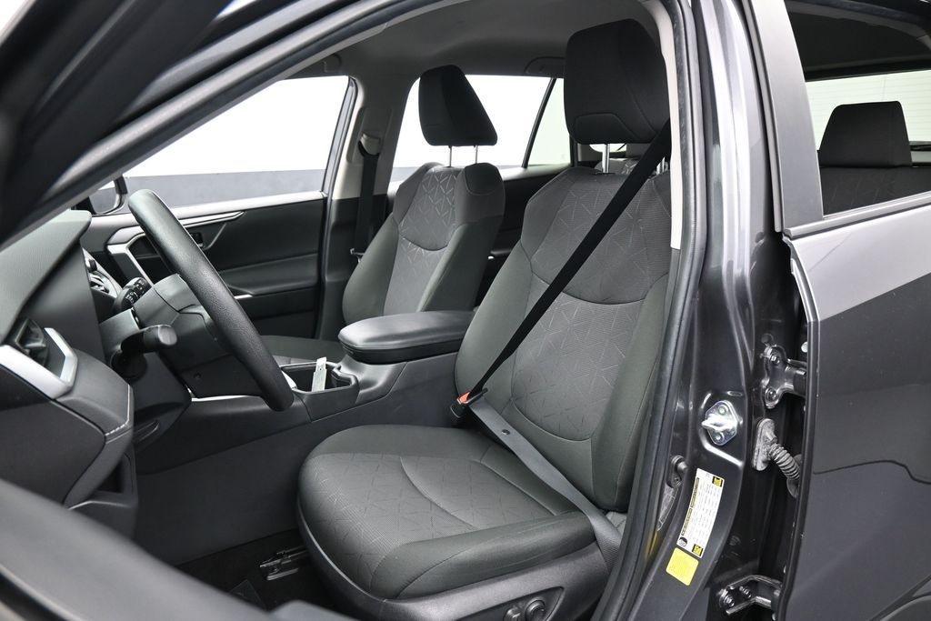 2024 Toyota RAV4 HYBRID XLE — фото 10