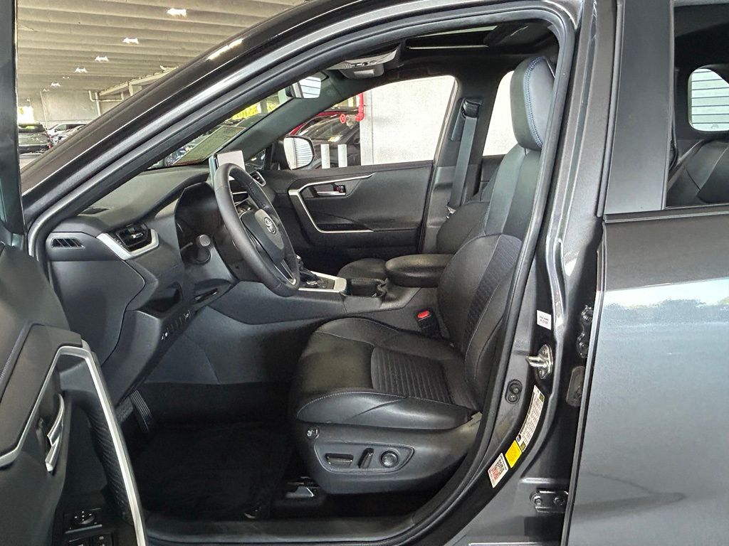 صورة مصغرة 16 لـ 2025 Toyota RAV4 HYBRID XSE