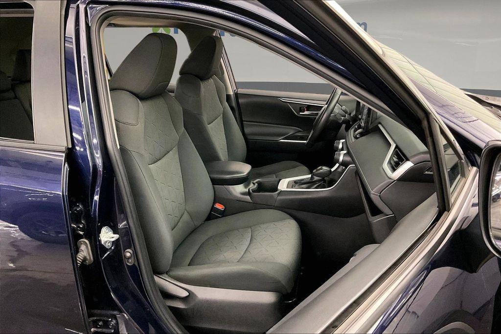 صورة 10 لـ 2022 Toyota RAV4 XLE