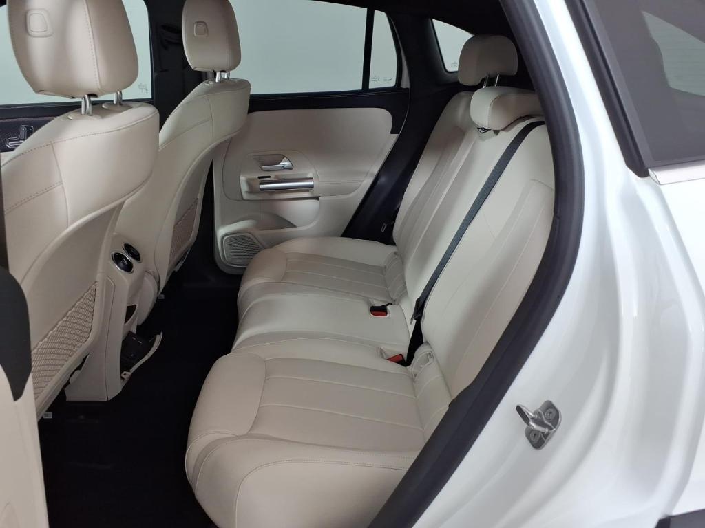 2025 Mercedes-BENZ GLA — миниатюра 23