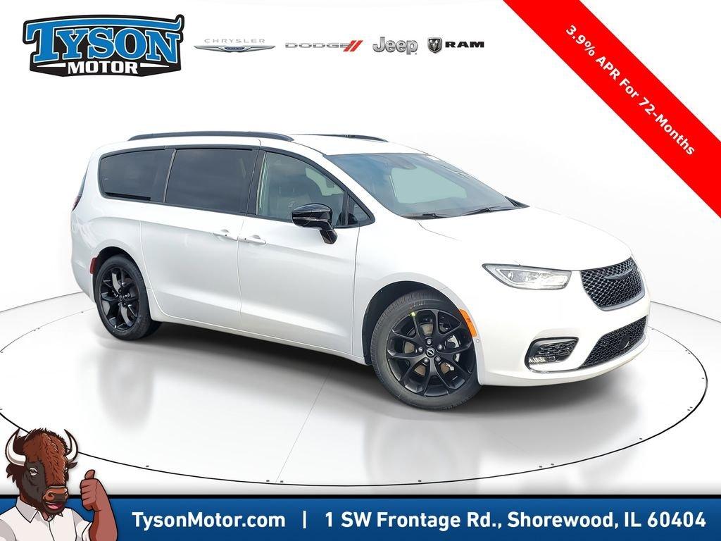 New 2026 Chrysler Pacifica Select