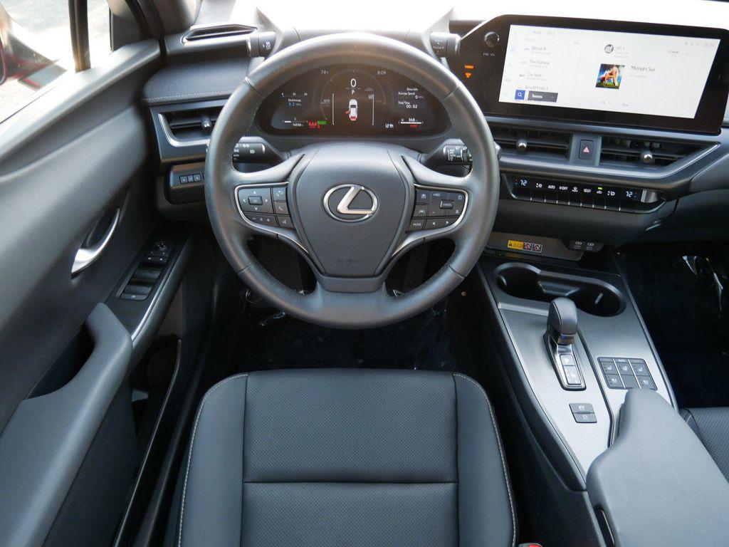 صورة مصغرة 13 لـ 2025 Lexus UX 300H PREMIUM