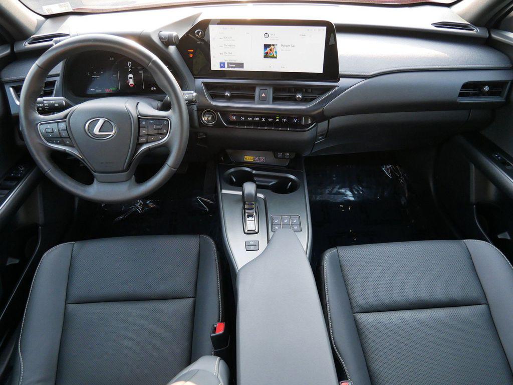 صورة مصغرة 14 لـ 2025 Lexus UX 300H PREMIUM