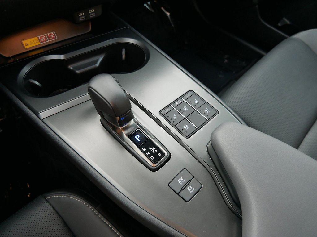 صورة مصغرة 23 لـ 2025 Lexus UX 300H PREMIUM
