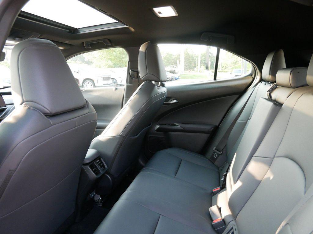 صورة مصغرة 11 لـ 2025 Lexus UX 300H PREMIUM
