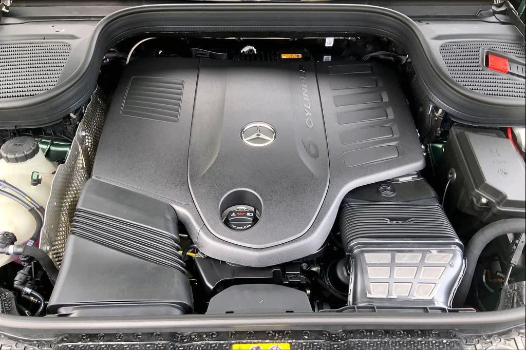 2026 Mercedes-BENZ GLE — миниатюра 17