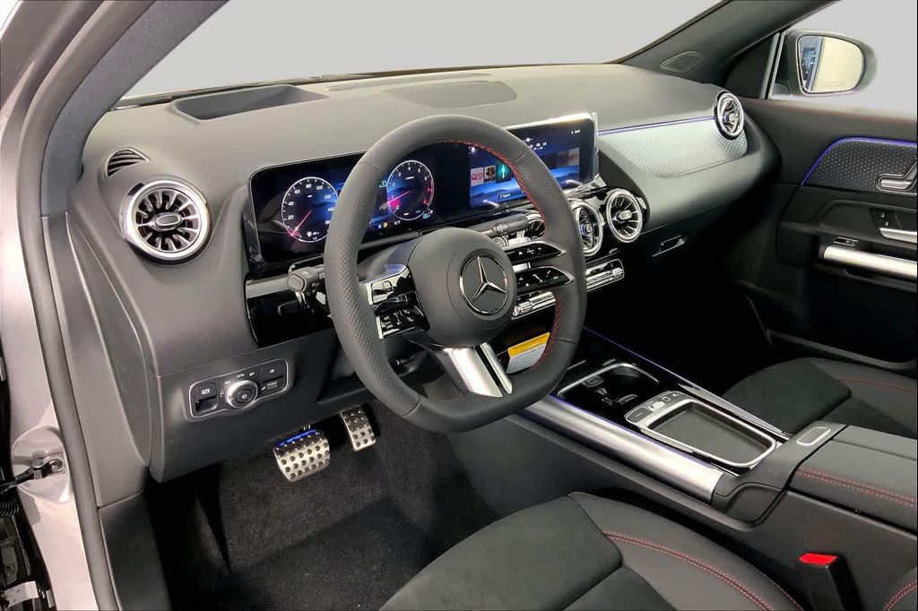صورة 8 لـ 2025 Mercedes-BENZ GLA